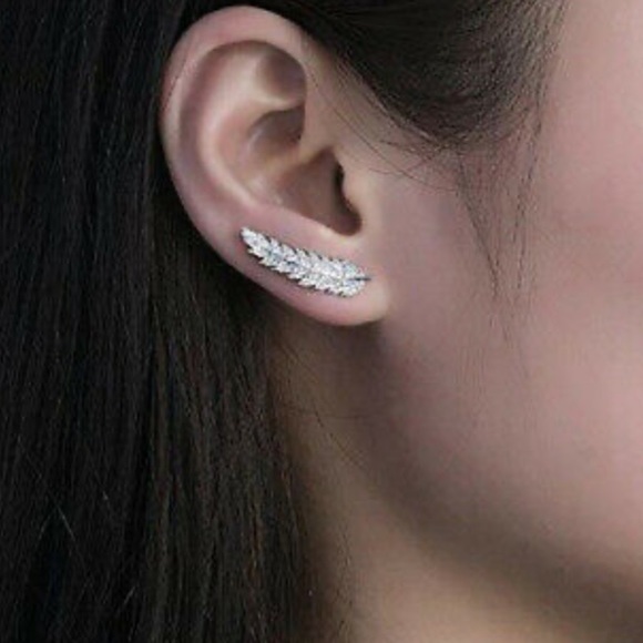 NEW 18k gold plated Diamond 💎 Earrings - Picture 2 of 3